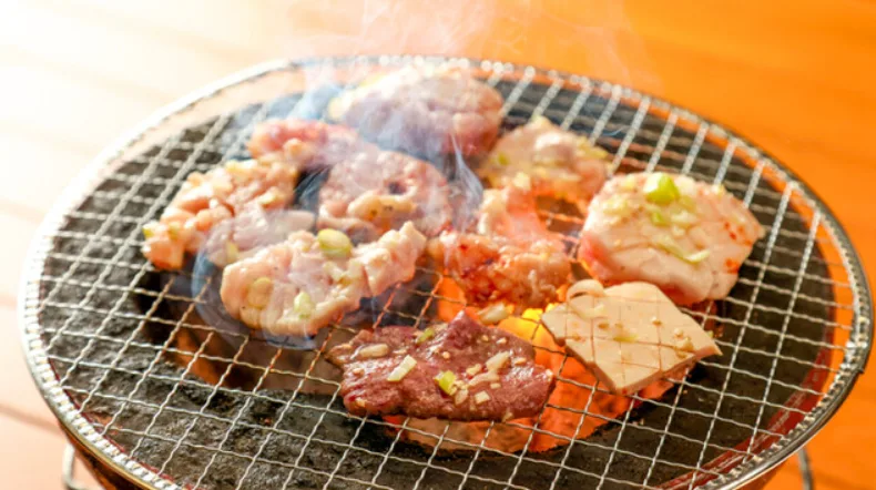 炭火焼肉モツ刺し 肉人（ニクンチュ）三軒茶屋店 · 5