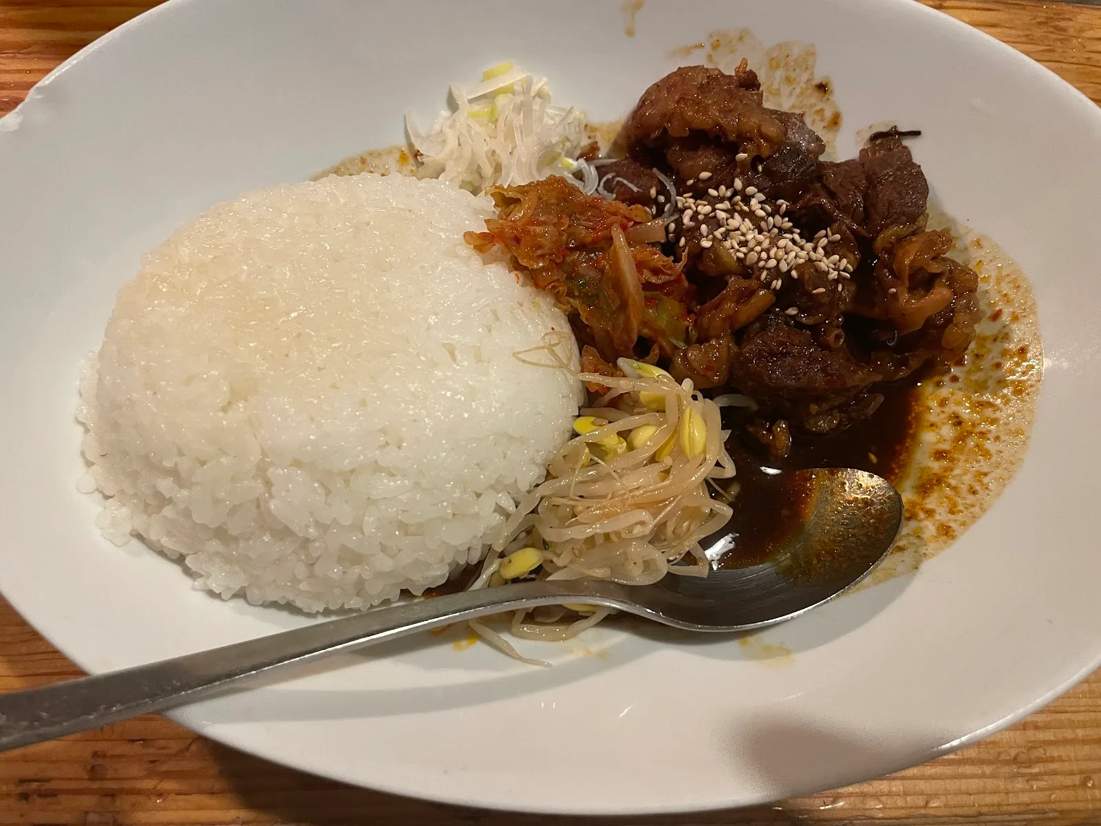 炭火焼肉モツ刺し 肉人（ニクンチュ）三軒茶屋店 · 8