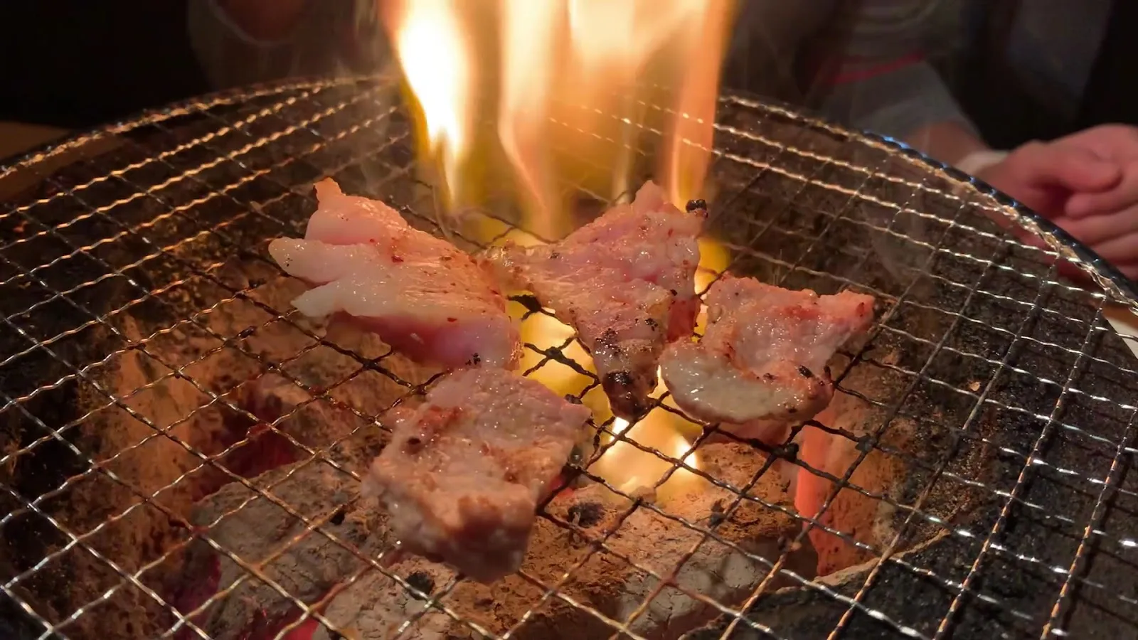 炭火焼肉モツ刺し 肉人（ニクンチュ）三軒茶屋店 · 2